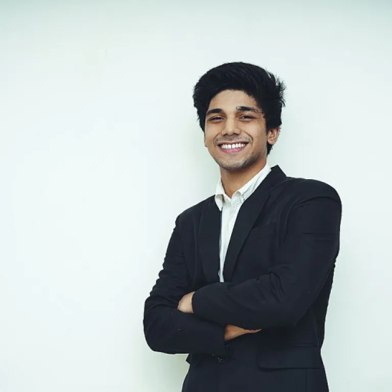 How to apply best practices to verify professional profiles online with confidence